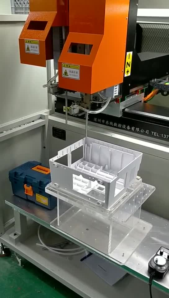 医疗设备塑胶壳自动热熔植入螺母机