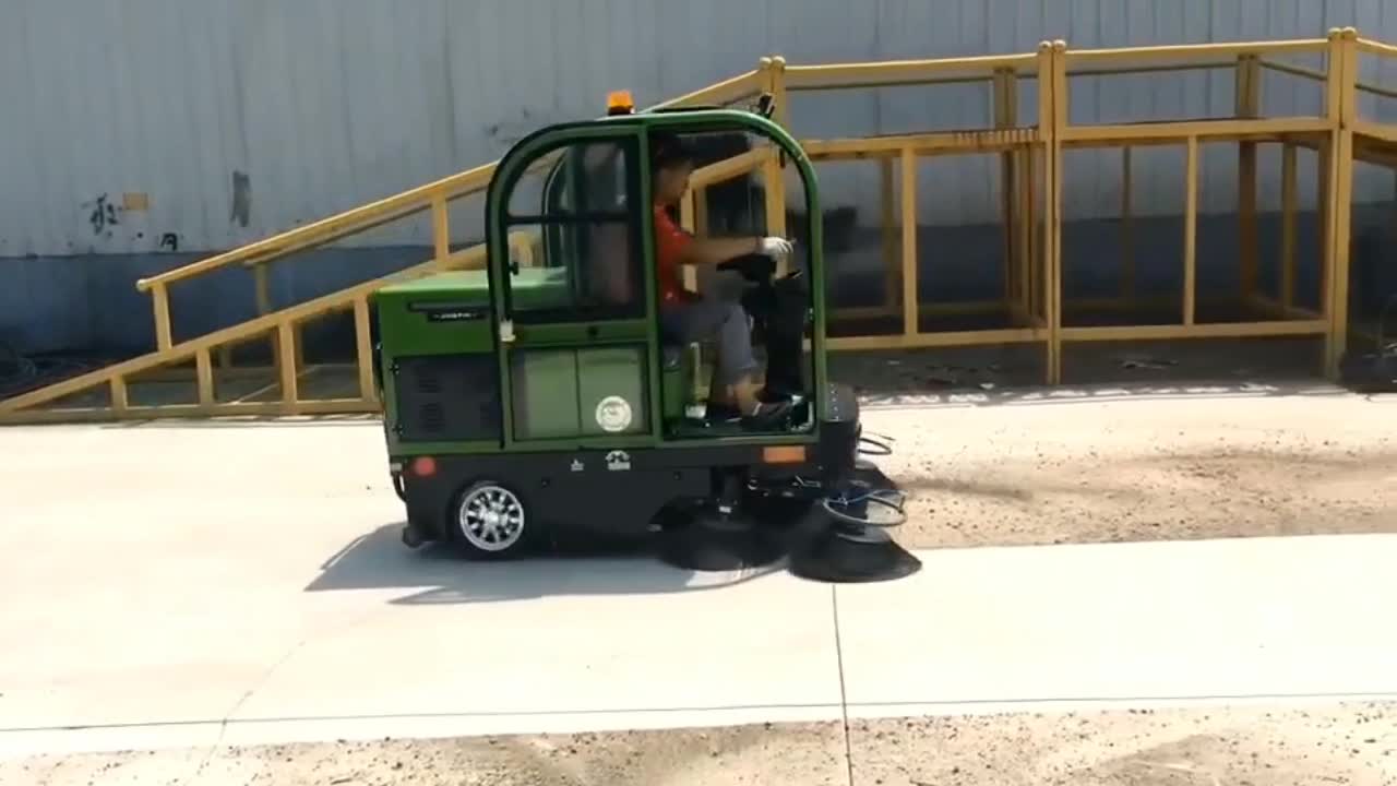 电动扫地车小型扫路车多功能扫地车