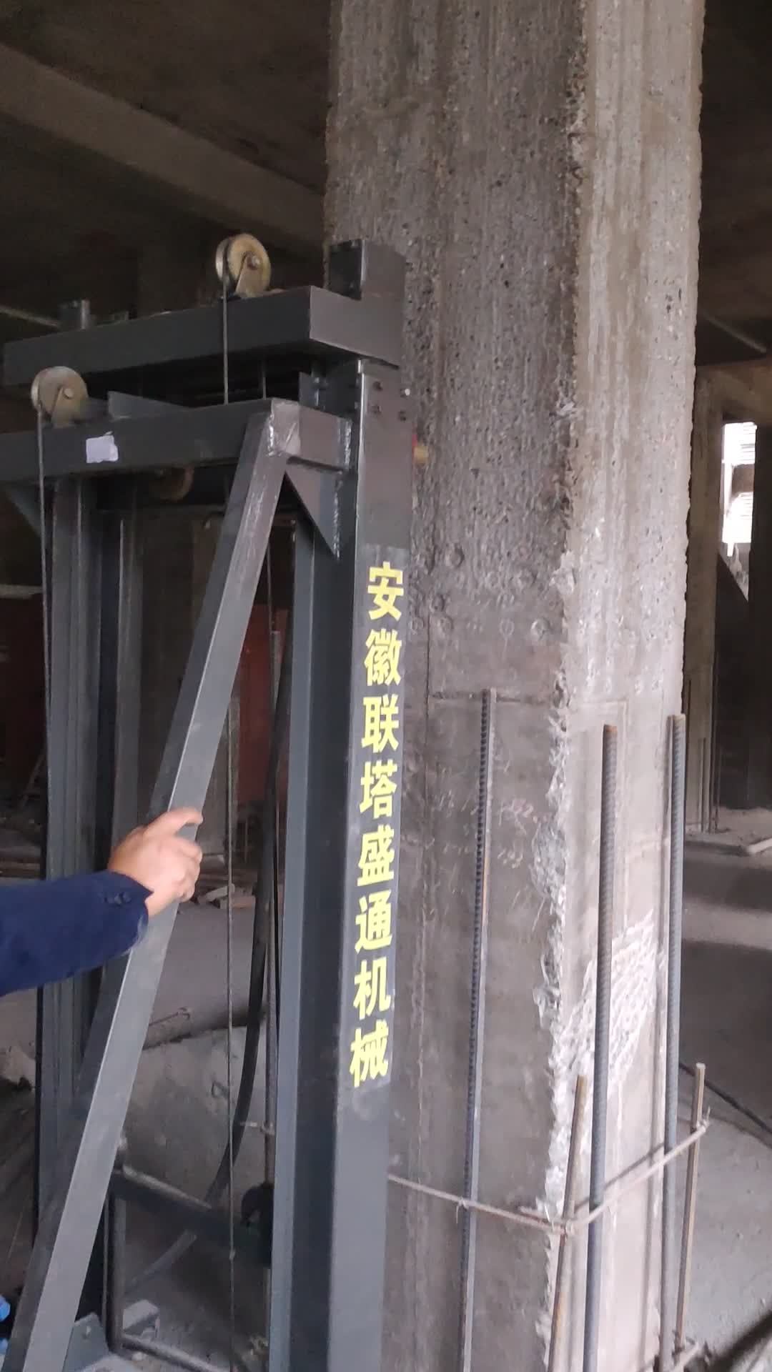 房建鑿毛想節(jié)省人工就用路面快速鑿毛機(jī)