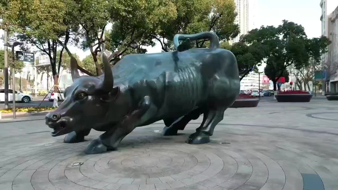 铸铜牛雕塑，大型铜雕牛华尔街铜牛雕塑定制