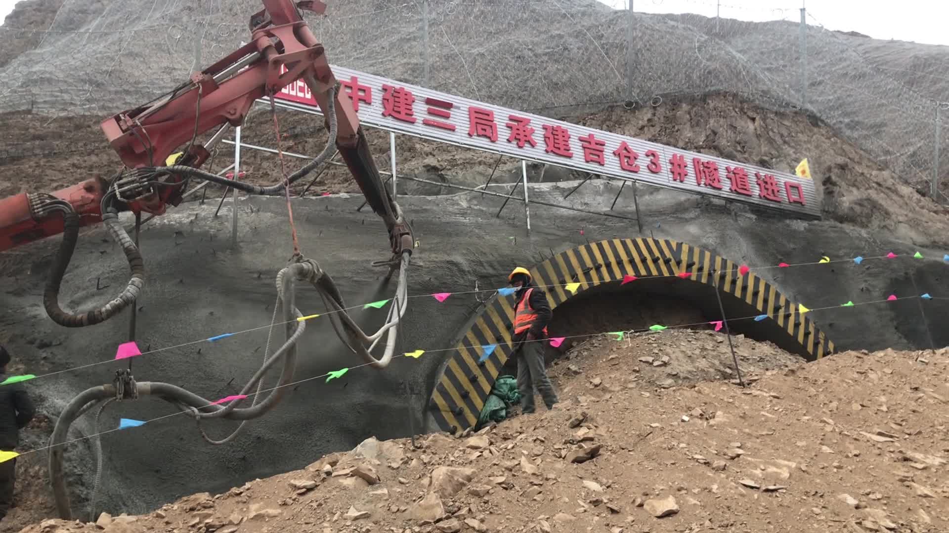 濕噴臺車征戰(zhàn)西北助力鐵路建設