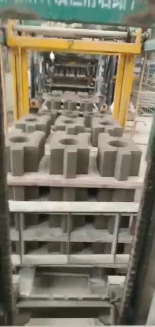 混凝土砌块砖生产视频