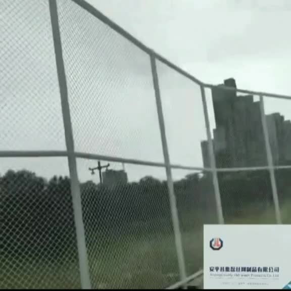 白色球场围网4米球场护栏网浸塑球场防护网