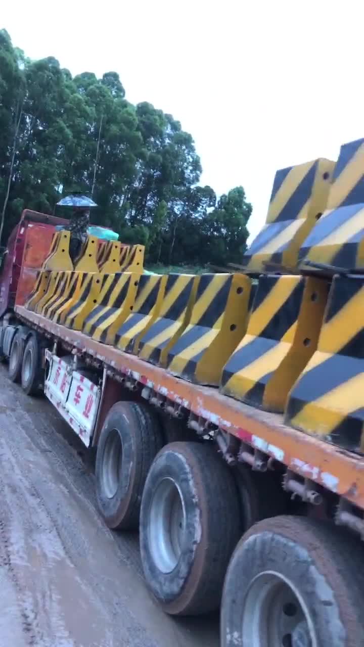 高速隔离墩路政工程封闭施工可移动水泥石墩