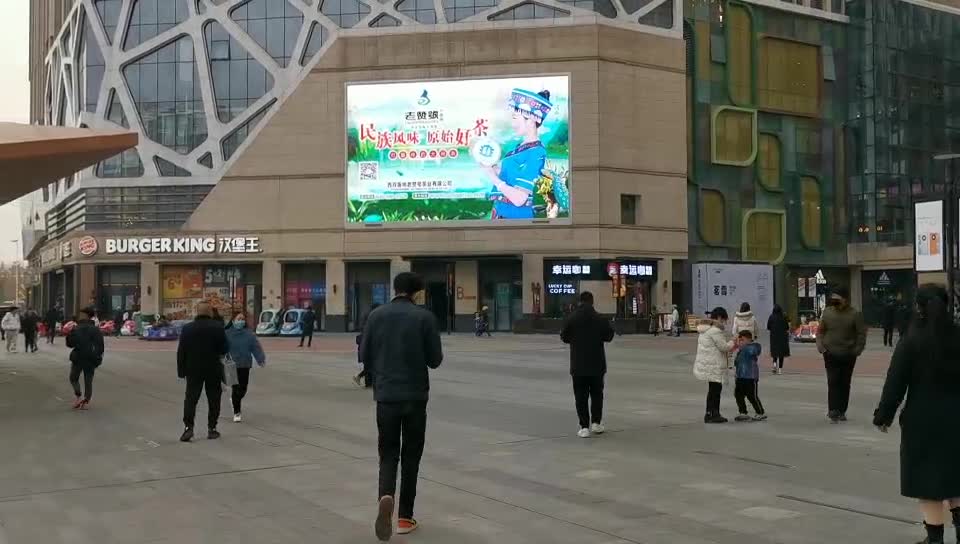 郑州朗悦公园茂商场中心广场LED大屏