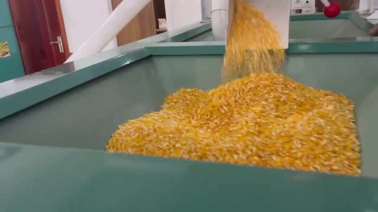 多功能玉米脱皮制糁机，苞谷大碴子机