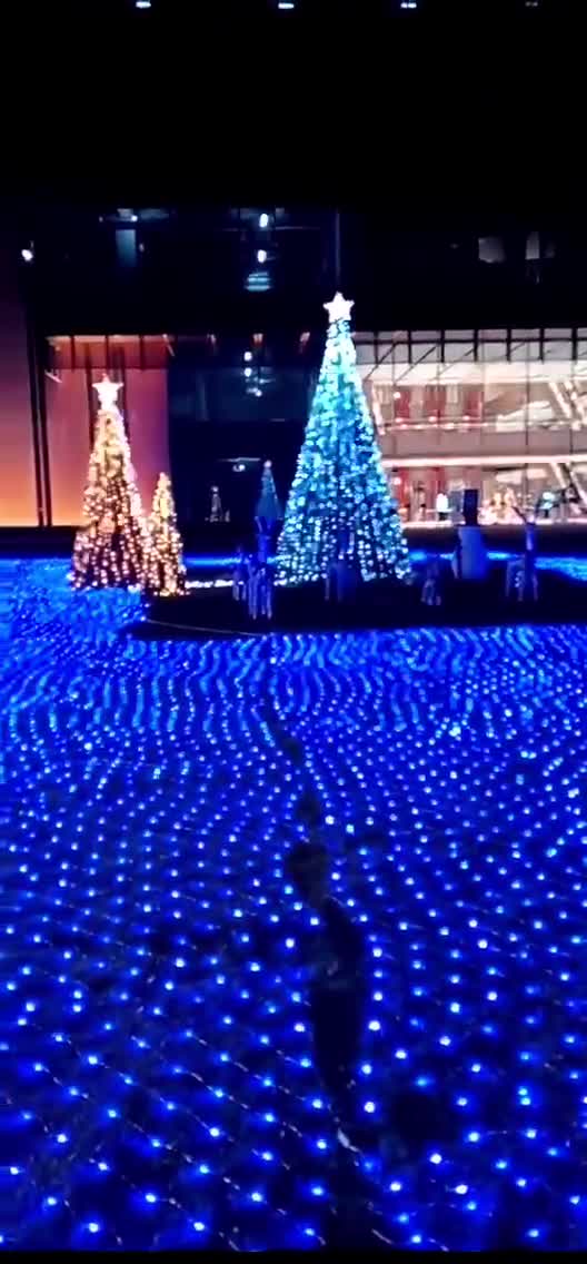 户外钢结构圣诞树加其他布置整体视频