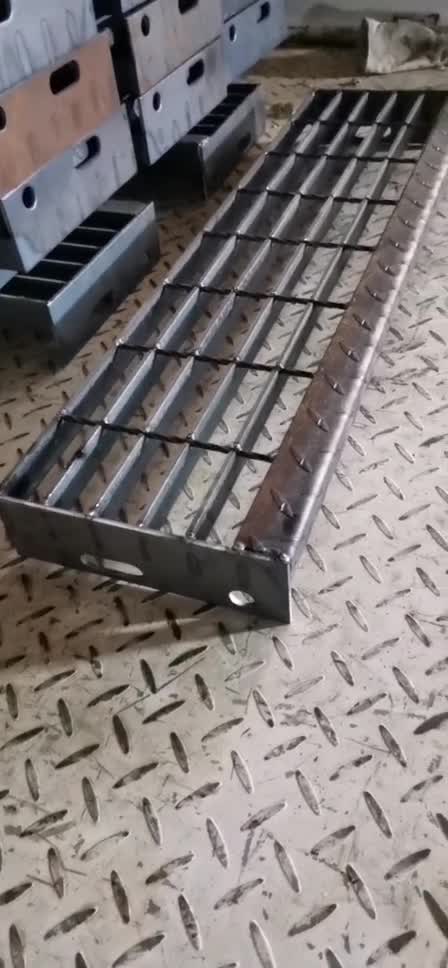 T4踏板格栅板楼梯踏步板热镀锌钢格板