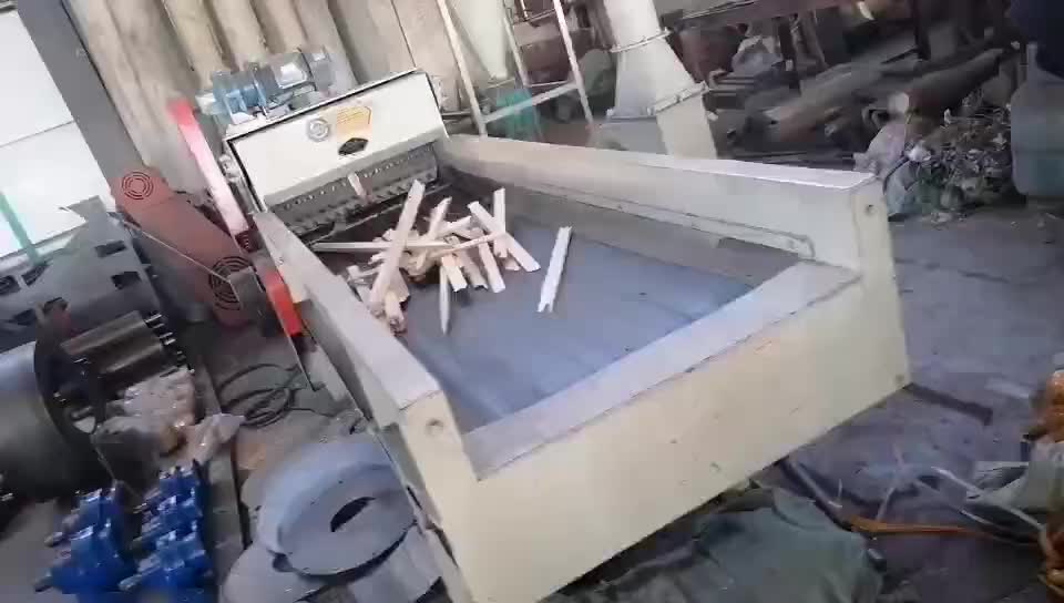 鲁豫木材粉碎机试机中