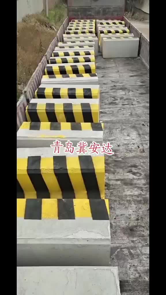 青岛地铁装配式围挡水泥墩厂家现货