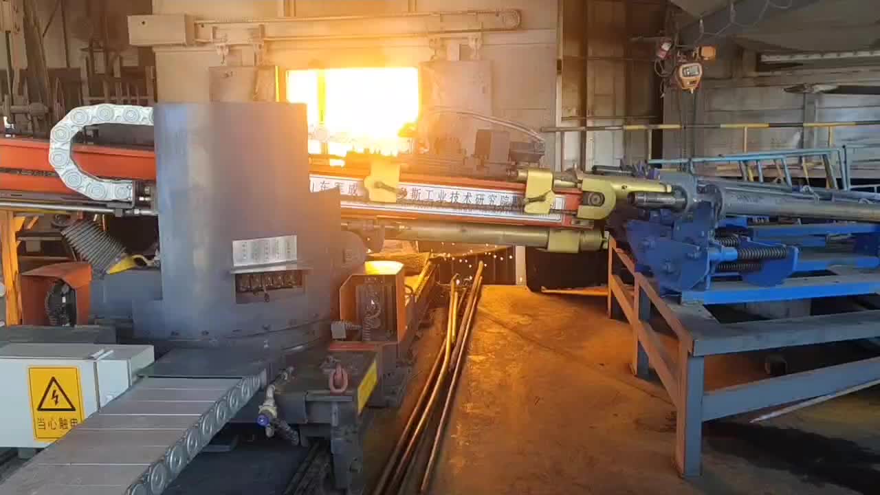 铁合金出炉机器人出炉视频