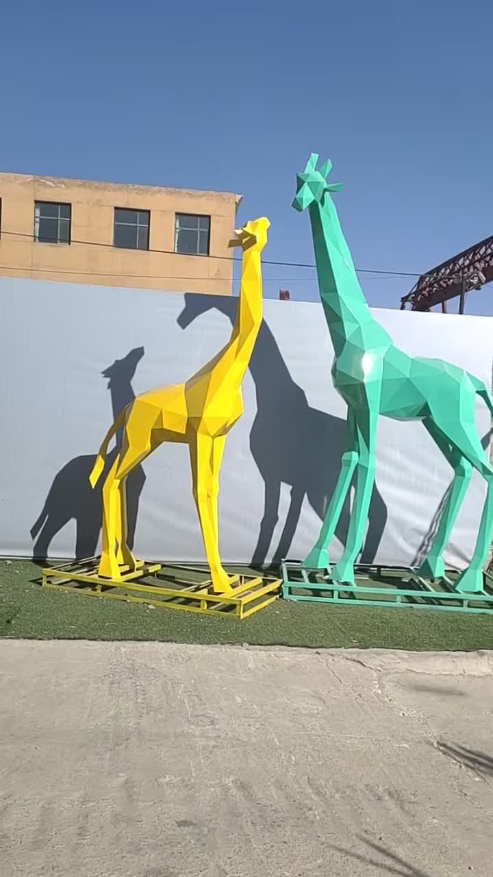 不锈钢几何长颈鹿雕塑，切面长颈鹿雕塑