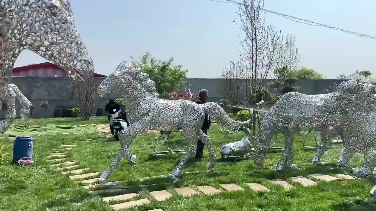 户外大型园林发光镂空不锈钢编制马雕塑定制