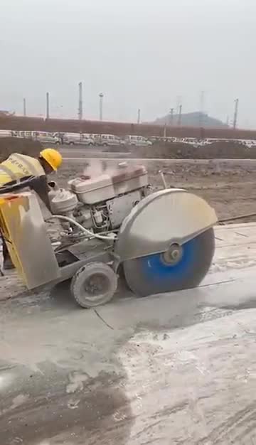 自行走水冷混凝土水泥沥青路面柴切割切缝机