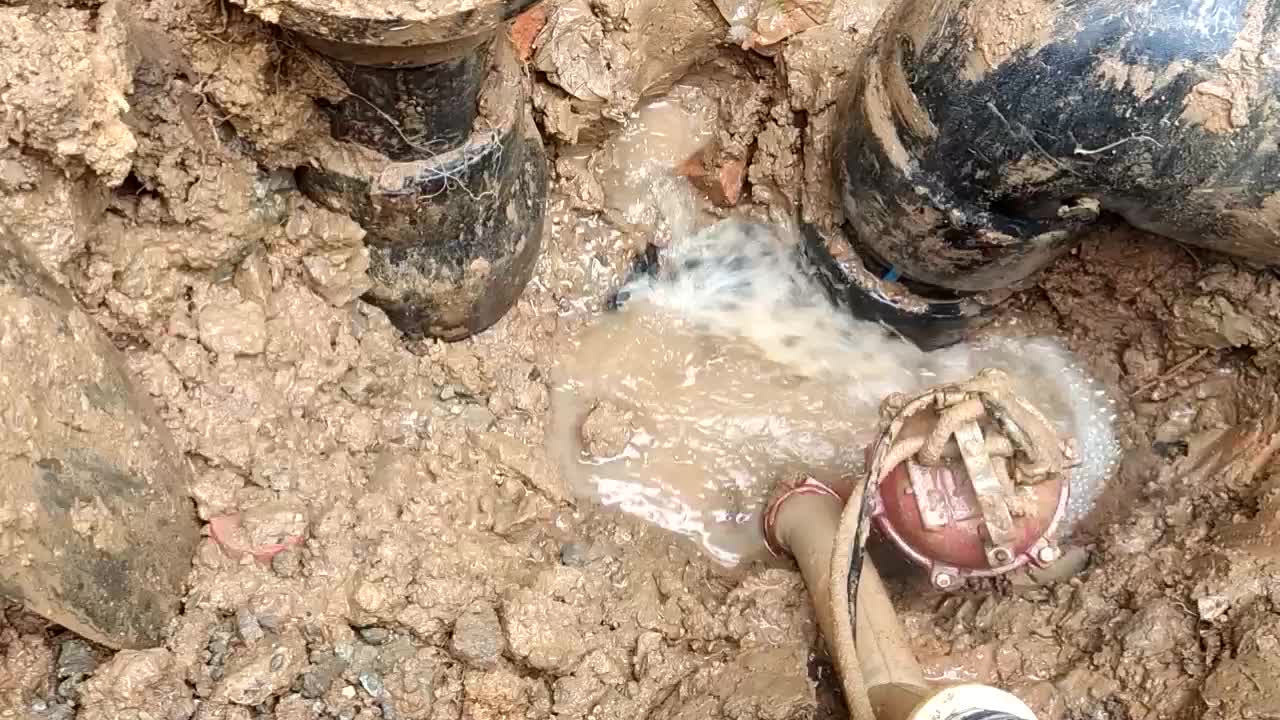 维修给水管破损，供水主管漏水检漏